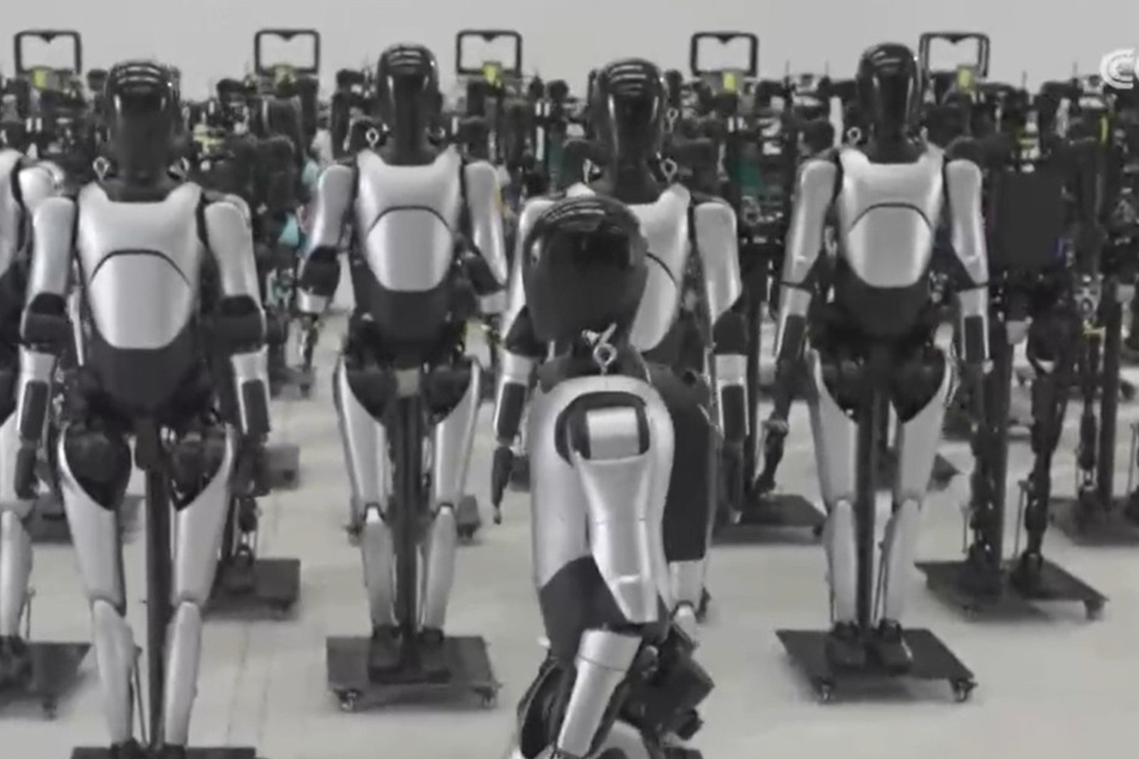 央视报道！揭秘尊时凯龙机器人量产超级工厂