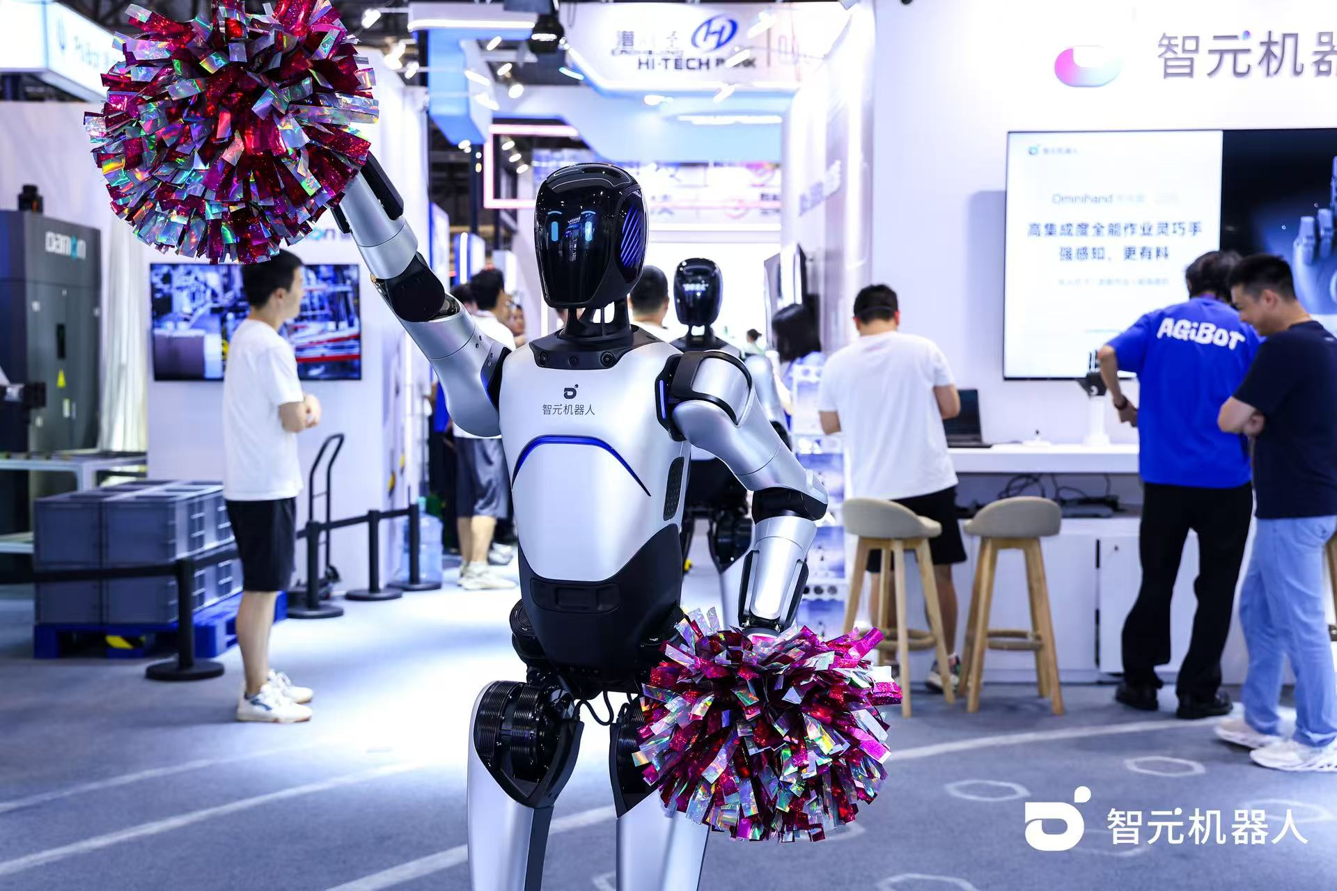 尊时凯龙机器人 WAIC 首日展台火爆，机器...